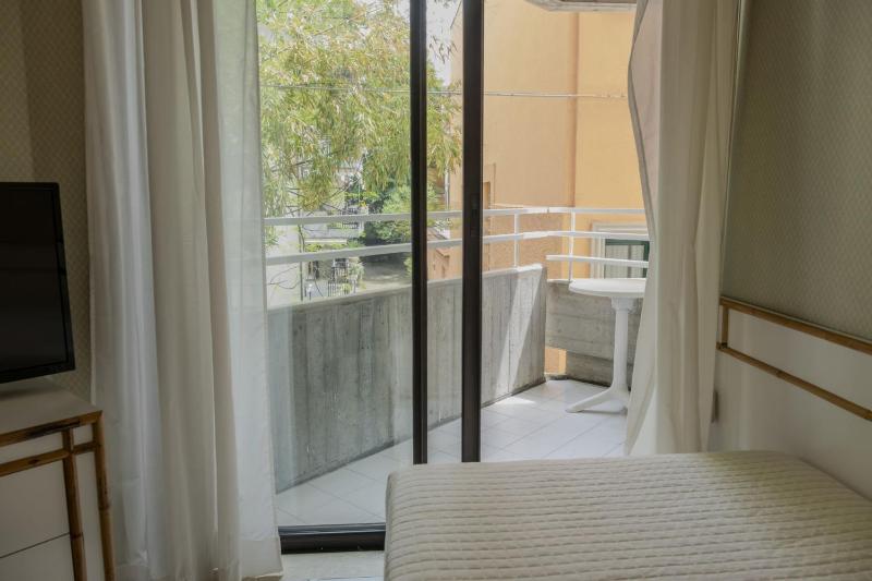 Single Room image 4