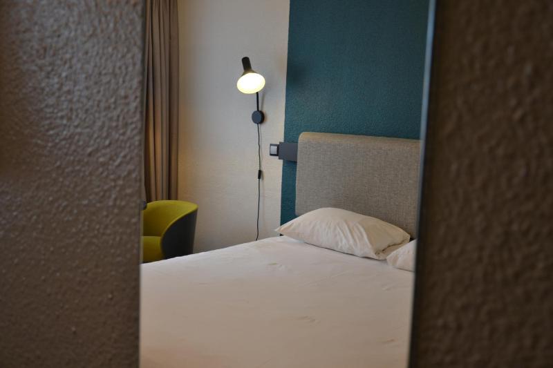 Standard Double Room image 3