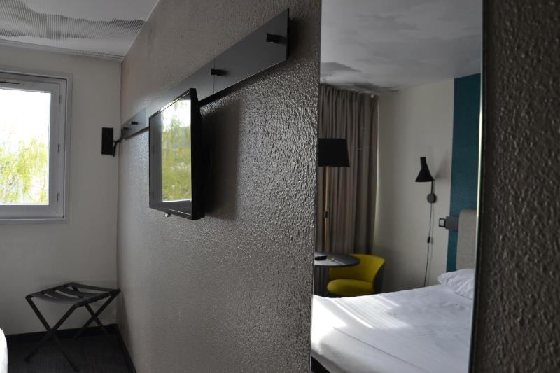 Standard Double Room image 2