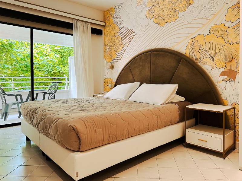 Double or Twin Room with Balcony image 1