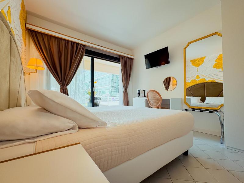Double or Twin Room with Balcony image 2