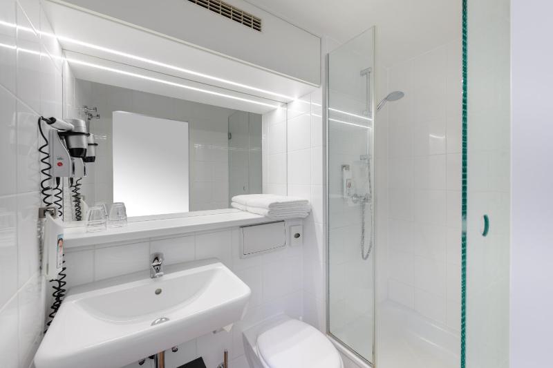 Standard Double Room image 2