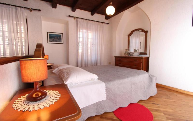 Comfort One-Bedroom Apartment image 2