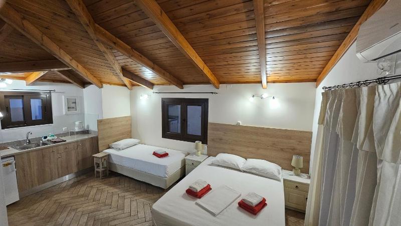 Superior Studio with Sea View (3 Adults) image 4