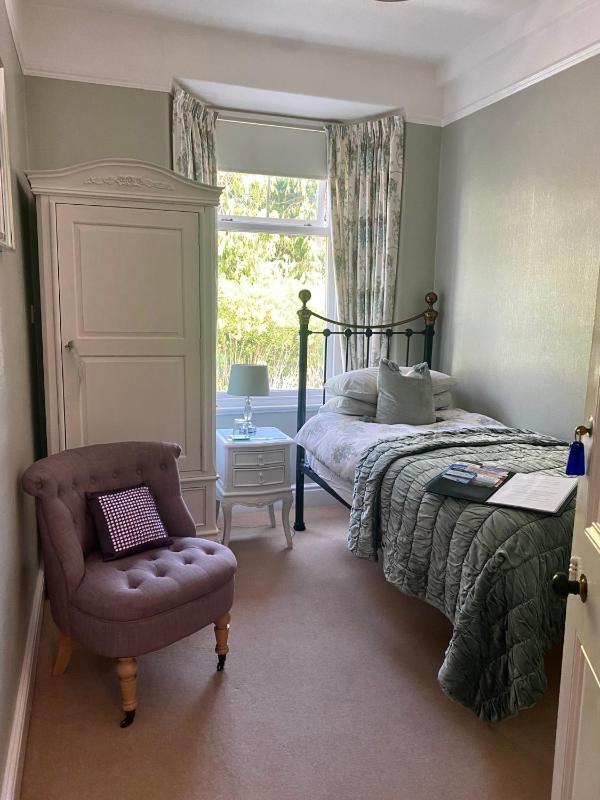 Single Room image 3