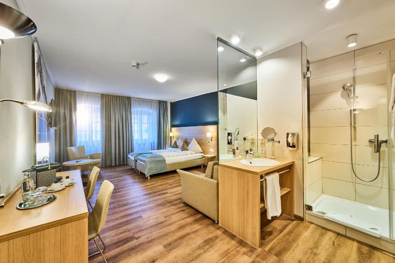 Deluxe Double Room image 1