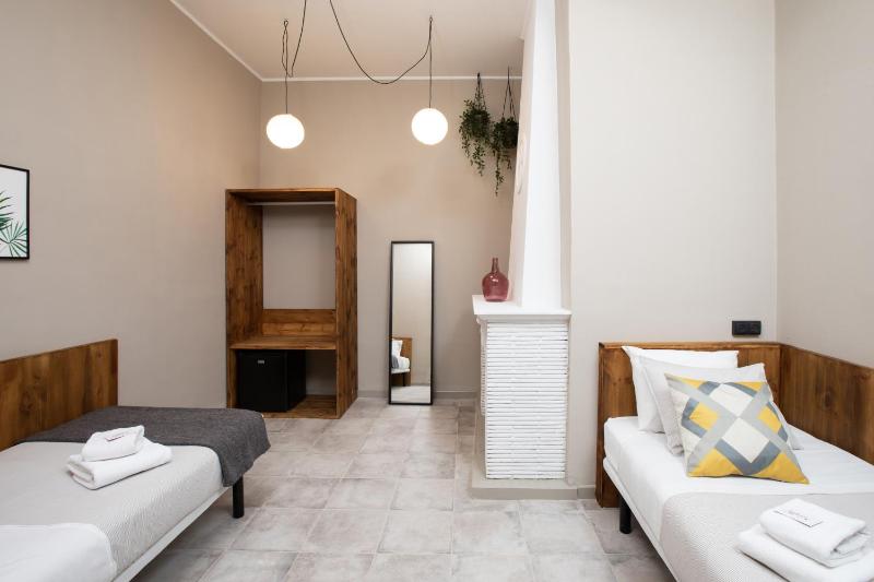 Jardinets Guest House - image 16