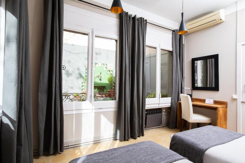 Budget Double Room image 3
