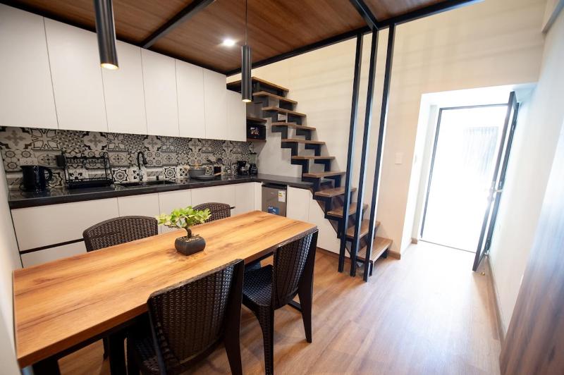 Beautiful Duplex 1 block from the main square - image 2