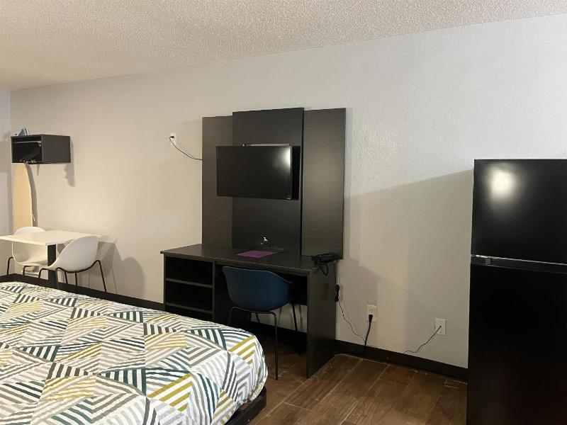 Standard Double Room image 4