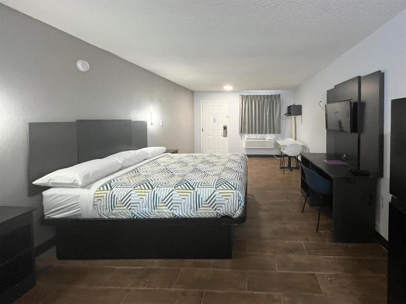 Standard Double Room image 3