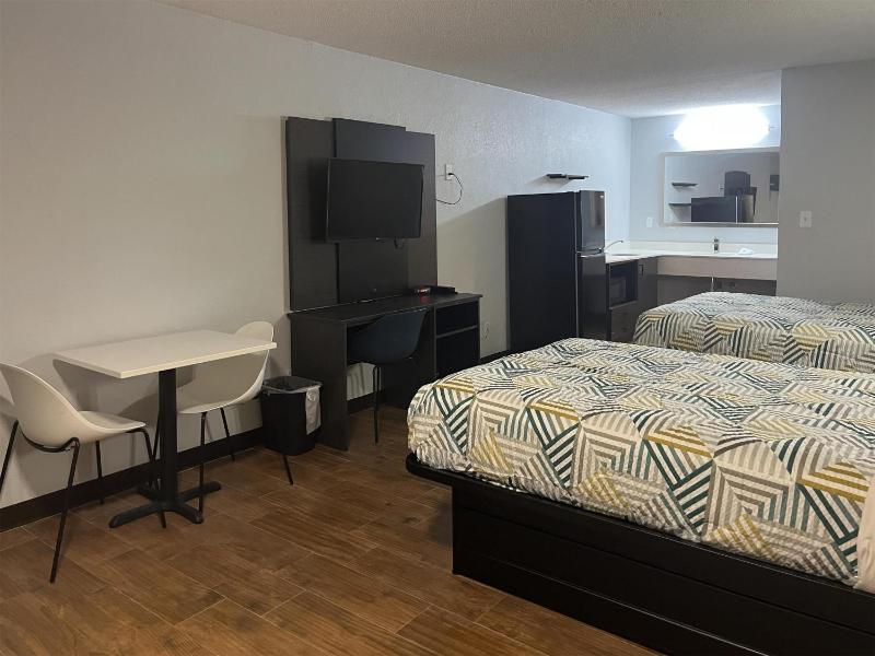 Quadruple Room - Non-Smoking image 1