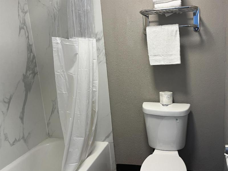 Standard Double Room image 2