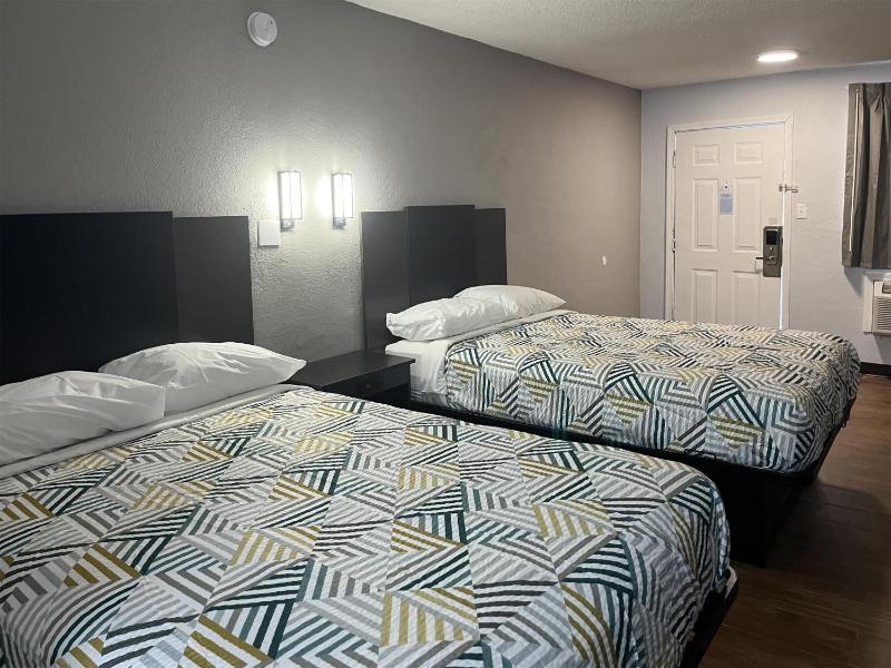 Quadruple Room - Non-Smoking image 3