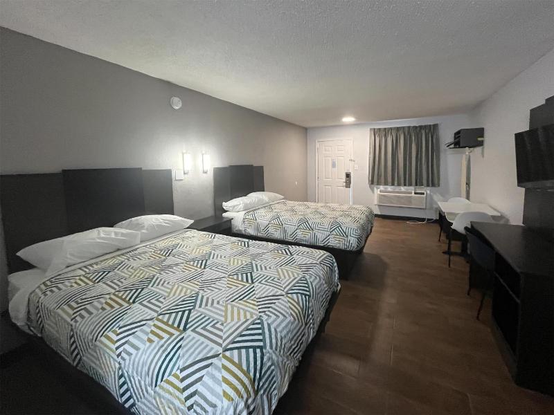 Quadruple Room - Non-Smoking image 2