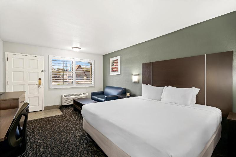 King Room - Non-Smoking image 4
