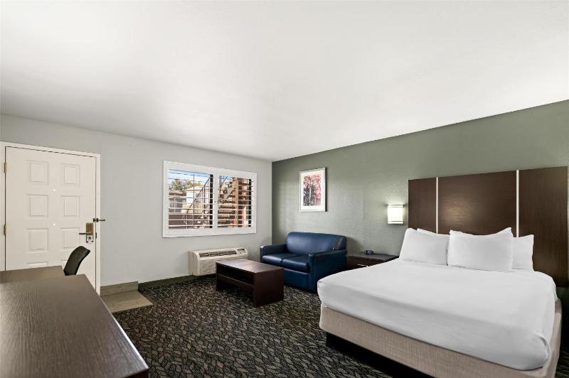 Deluxe King Room - Non-Smoking image 3