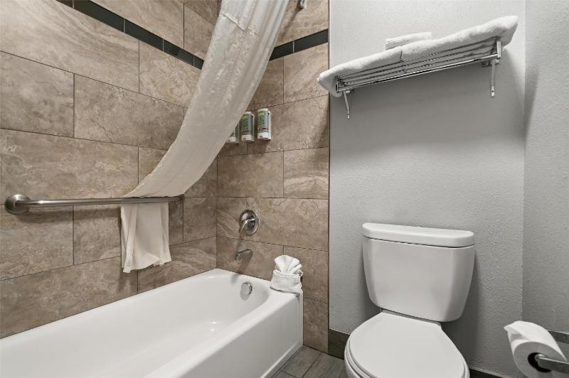 Deluxe King Room - Non-Smoking image 2