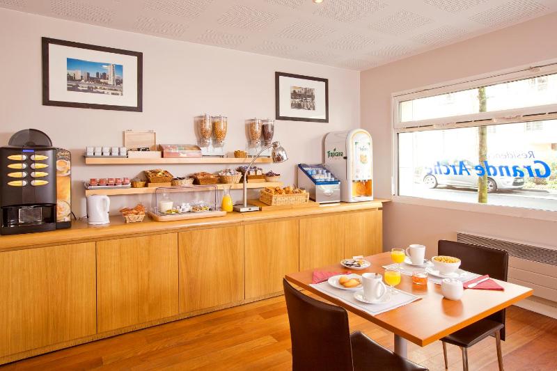 One-Bedroom Apartment image 2