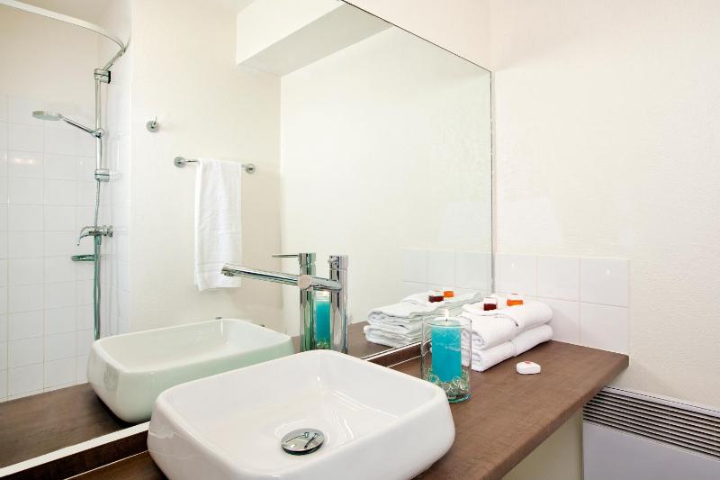 Studio Premium Twin image 2