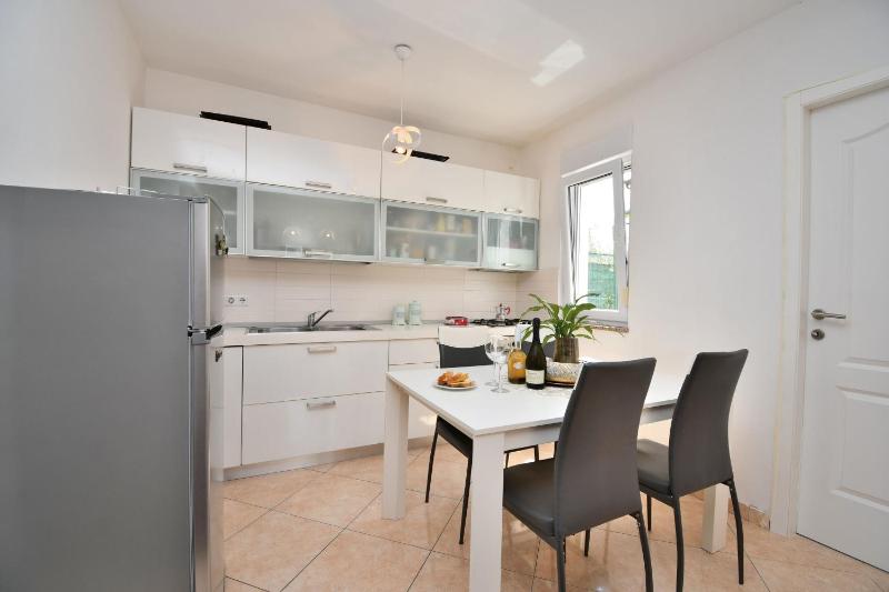 Apartment Beba - image 11