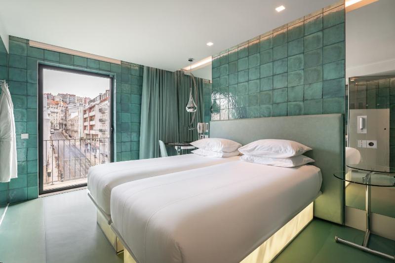 Superior Twin Room image 1