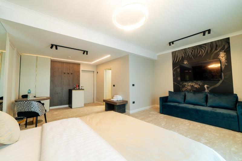 Triple Room with Private Bathroom image 3