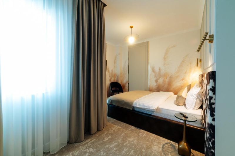 Double Room image 3