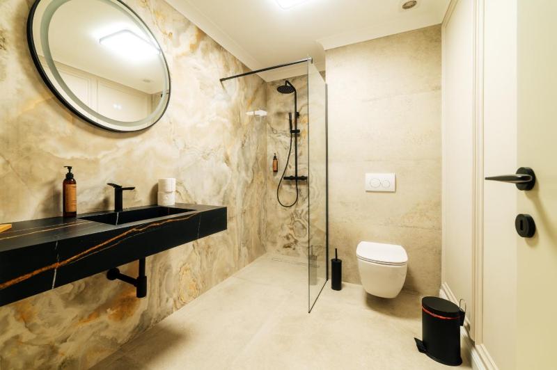 Double Room image 4
