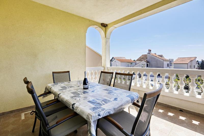 Three-Bedroom Apartment with Terrace image 4