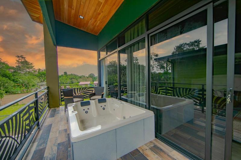 Paraiso Lima -Luxury Villa with King bed and Private Jacuzzi Balcony-5 min to La Fortuna - image 1