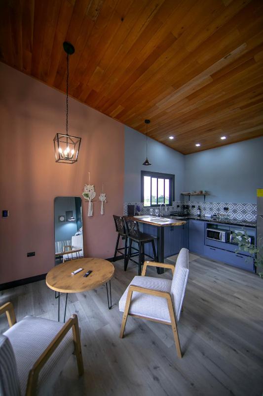 Refugio Turquesa-Luxury Villa with King Bed and Private Jacuzzi Balcony-5 min to La Fortuna - image 3