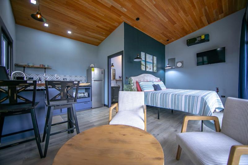 Refugio Turquesa-Luxury Villa with King Bed and Private Jacuzzi Balcony-5 min to La Fortuna - image 15