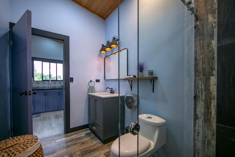 Refugio Turquesa-Luxury Villa with King Bed and Private Jacuzzi Balcony-5 min to La Fortuna - image 14