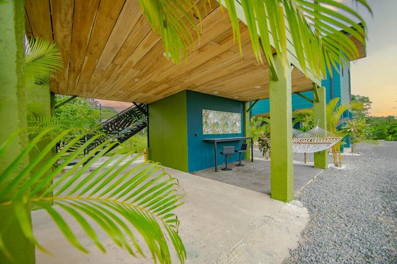 Refugio Verdanza-Luxury Villa with King Bed and Private Jacuzzi Balcony-5 min to La Fortuna - image 9