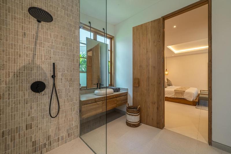 Casa Kameelya - Modern Tropical 4BR Villa in Central Canggu - image 9