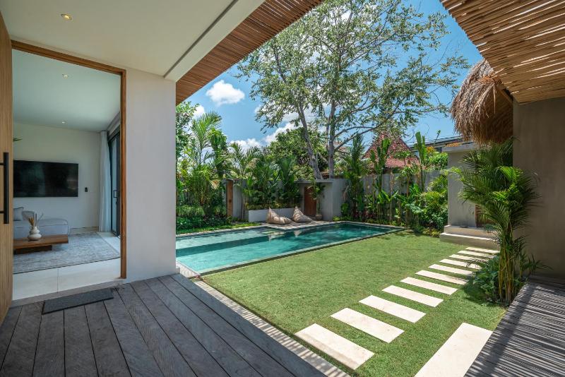 Casa Kameelya - Modern Tropical 4BR Villa in Central Canggu - image 8
