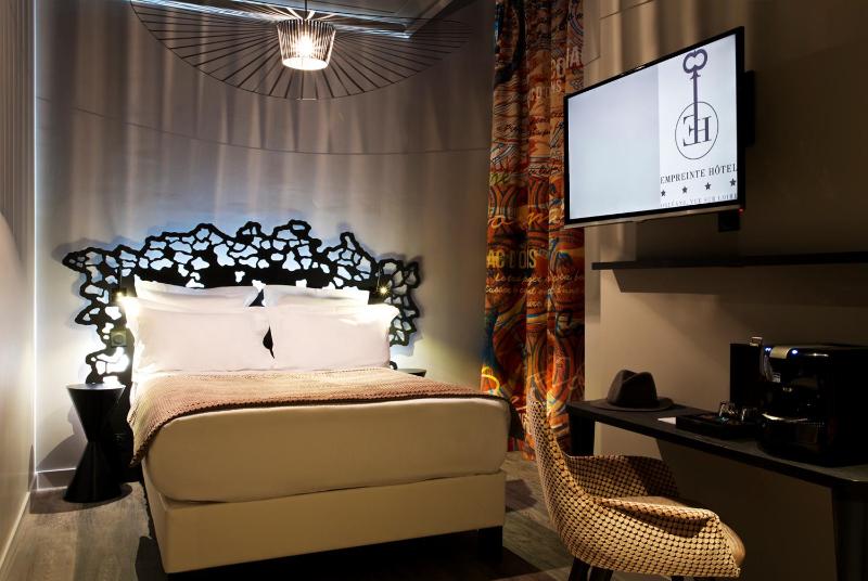 Double Room Parenthese image 1