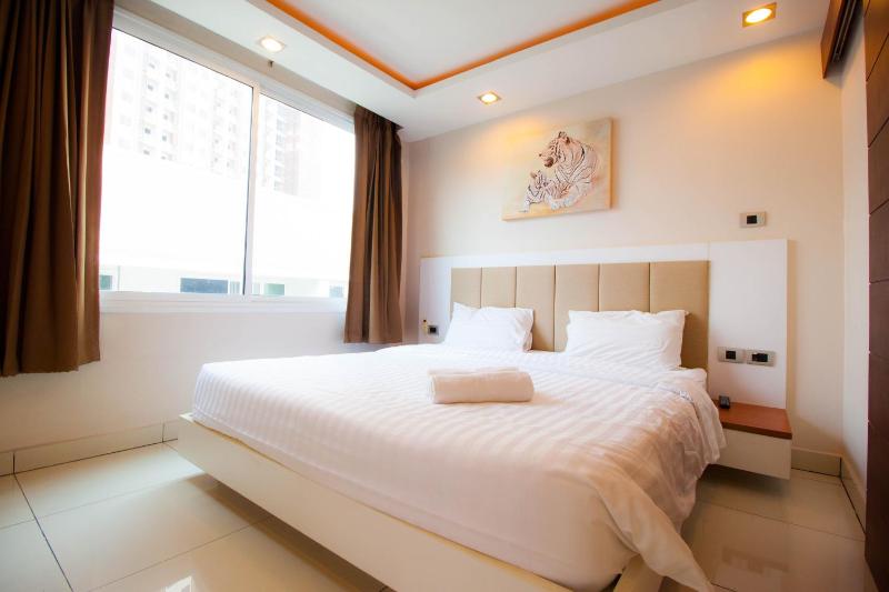 Hyde Park Residence by Pattaya Sunny rentals - image 11