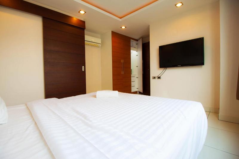 Hyde Park Residence by Pattaya Sunny rentals - image 24