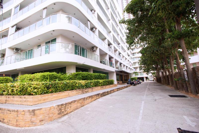 Hyde Park Residence by Pattaya Sunny rentals - image 8