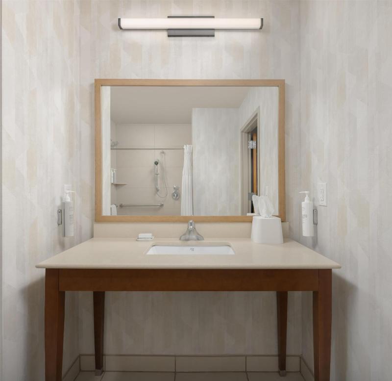 King Room - Hearing Access/Non-Smoking image 2