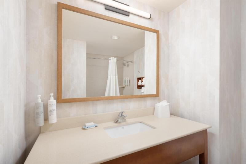 King Room - Mobility Access/Non-Smoking image 3