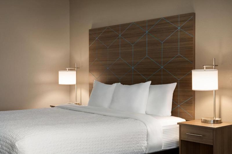 Deluxe King Room image 1
