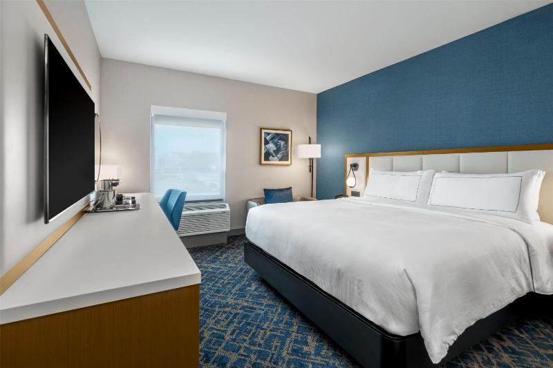 Standard King Room image 1