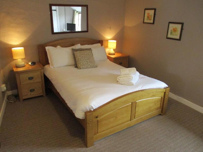 Double Room with En Suite Shower image 2