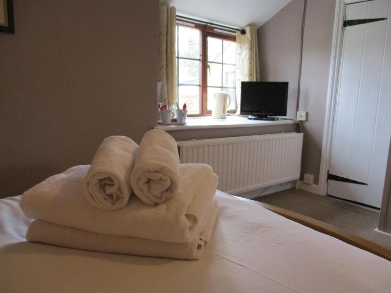 Deluxe Double Room with Garden View image 2