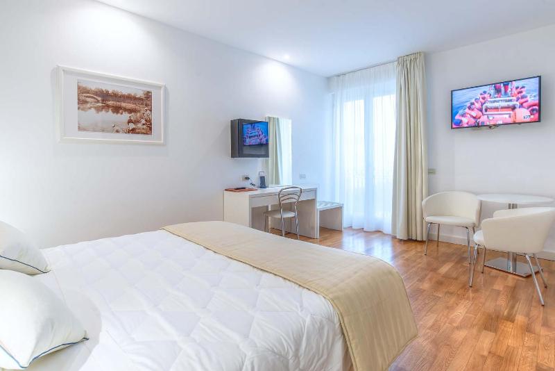 Standard Double Room image 1