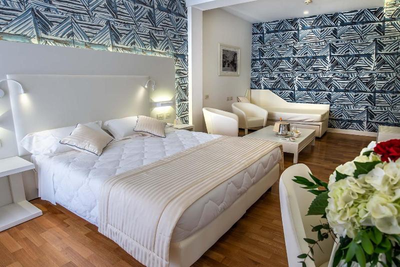 Family Room with Terrace and Sea View image 1