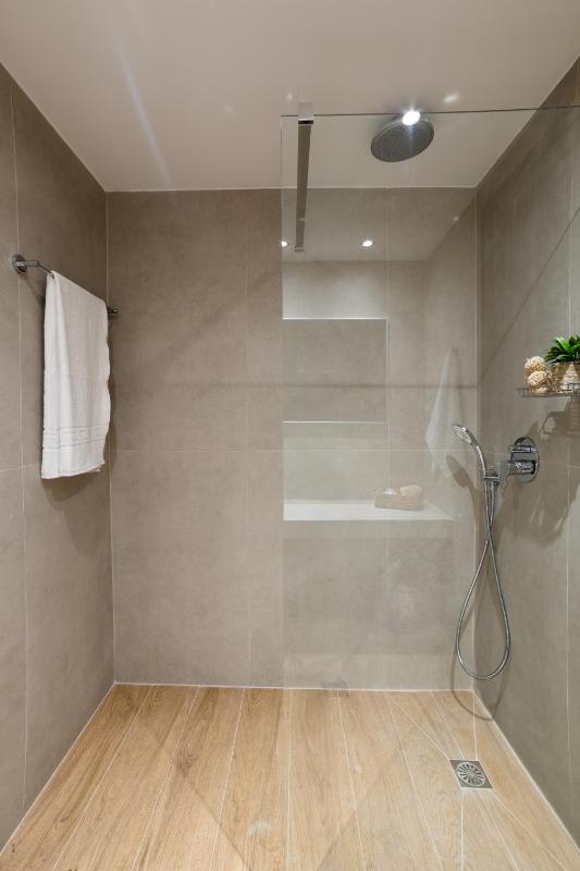 Deluxe Double or Twin Room with Spa Bath image 4